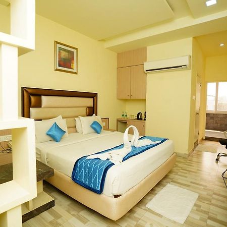 Hotel Sk Riverfront Vidzsajavádá Kültér fotó