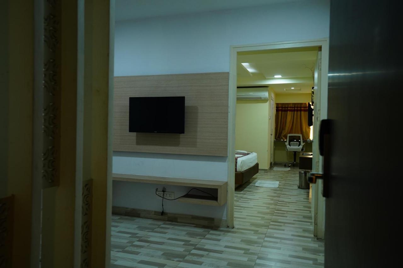 Hotel Sk Riverfront Vidzsajavádá Kültér fotó