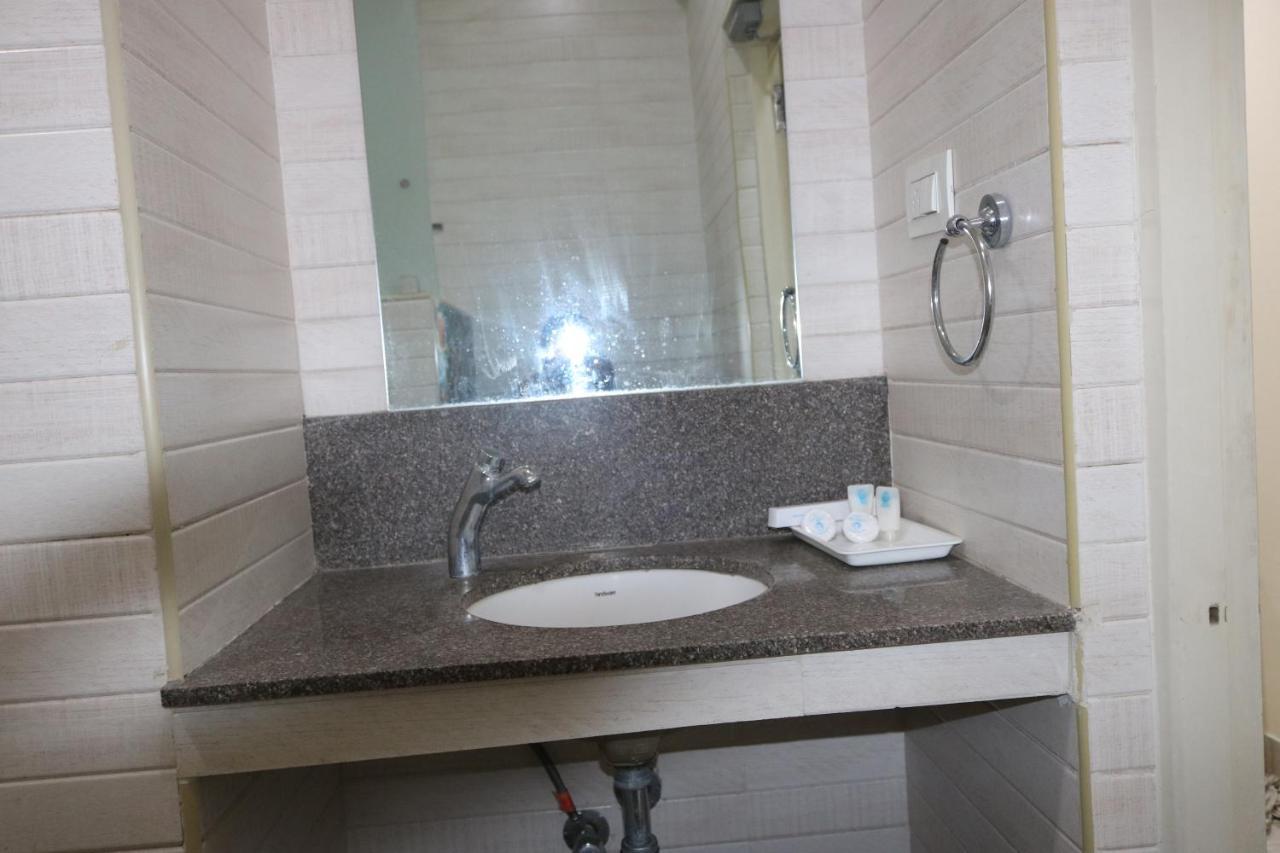 Hotel Sk Riverfront Vidzsajavádá Kültér fotó